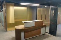 Компания Nayada установила перегородки, двери и облицовку в офисе Kusto Group