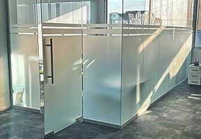 Чистая геометрия пространства: офисные перегородки NAYADA-Crystal