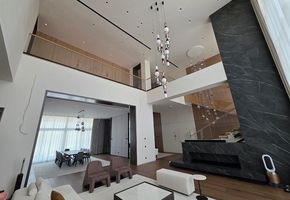 Свет, стекло, структура: Современный интерьер без компромиссов