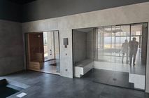 Свет, стекло, структура: Современный интерьер без компромиссов