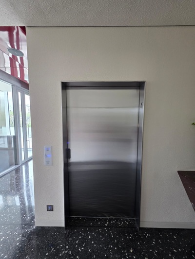 Фото Сталь в движении: как двери становятся частью гастрономического сценария