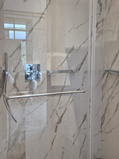 Фото Прозрачная роскошь: когда душ становится архитектурным акцентом