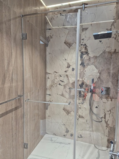 Фото Прозрачная роскошь: когда душ становится архитектурным акцентом