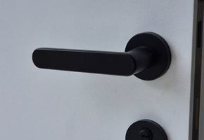 Когда двери исчезают: NAYADA о тренде на скрытые дверные решения в современных интерьерах