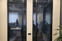 NAYADA создала в Esentai City «стеклянный» офис с характером