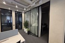 NAYADA создала в Esentai City «стеклянный» офис с характером