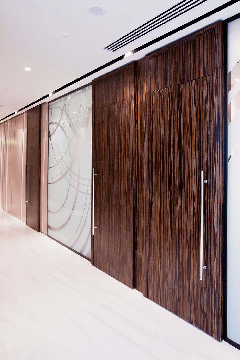 Фото Шпонированные двери Regina